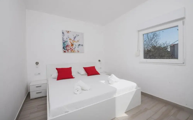 Apartments by the Sea Semy