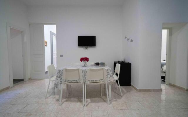 Central House Decumano Superiore by Dimorra