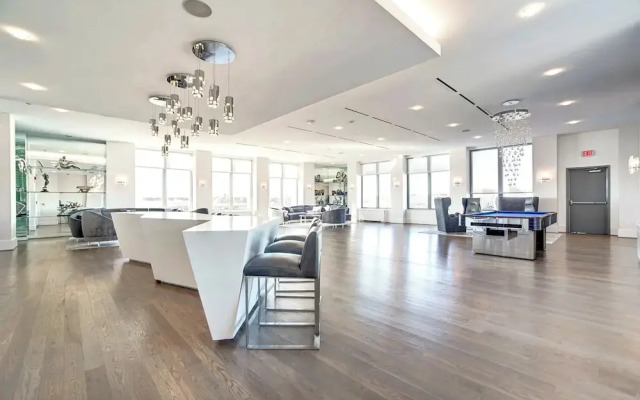 Stylish & Spacious 2BR in Crystal City