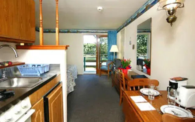 Green Harbor Waterfront Lodging