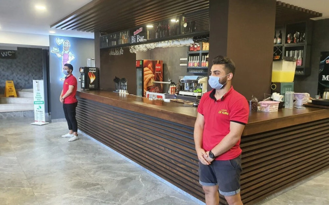 Karikatur Bi Hotel
