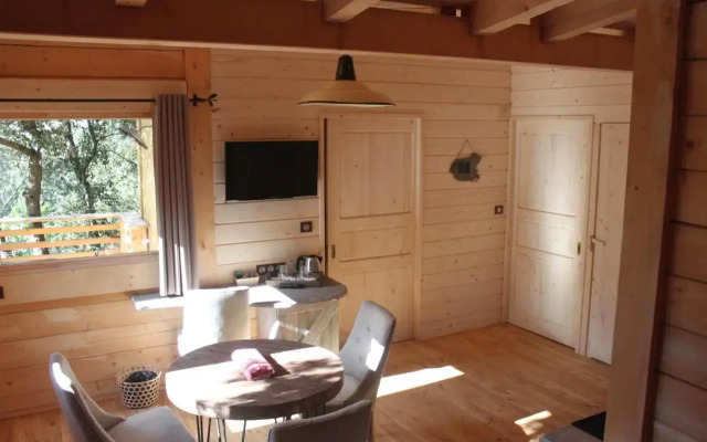 Hotel Les Cabanes Dans Les Bois