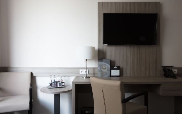 Mezzo Hotel & Business