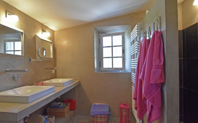 Luxurious Villa in Roussillon With Private Swimming Pool