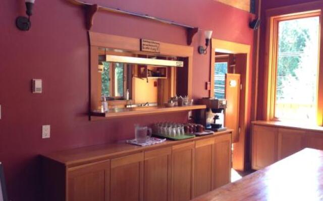 Alpine Lodge Whistler