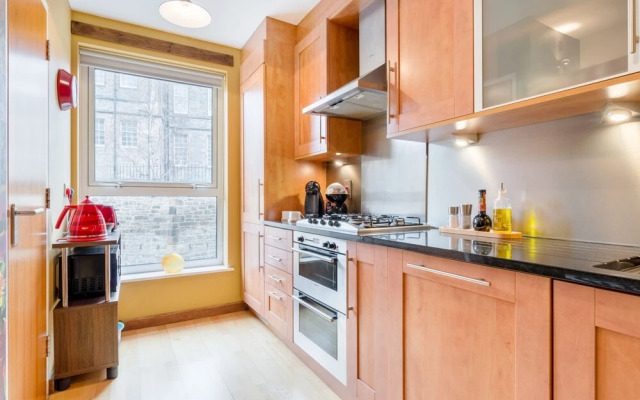 Quirky 1 Bedroom Apartment Next to Holyrood Palace