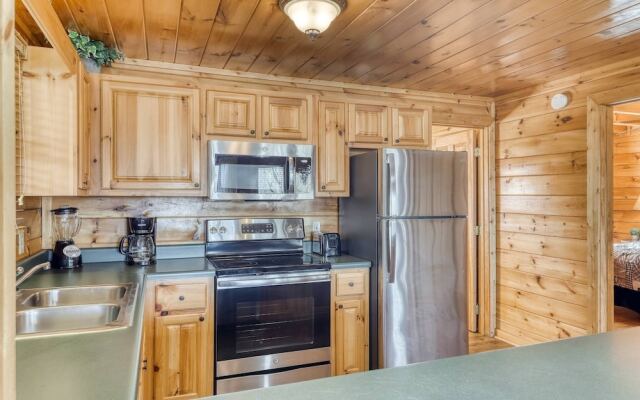 Cozy Bear 2 Bedroom Cabin