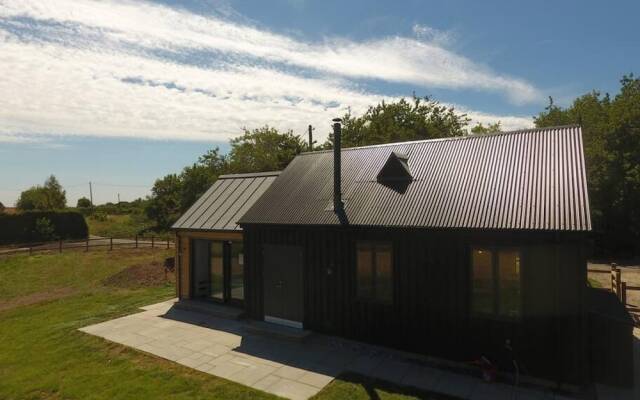 Rustic 1-bed Holiday Home in Suffolk Countryside