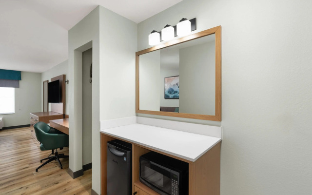 Wingate by Wyndham Mansfield OH