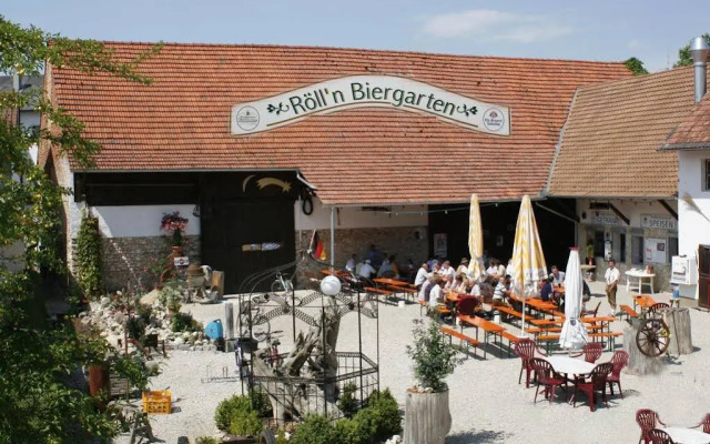 Pension Eichschmid / Röll´n Biergarten