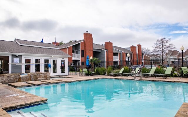 WanderJaunt - Chic North Austin Apts