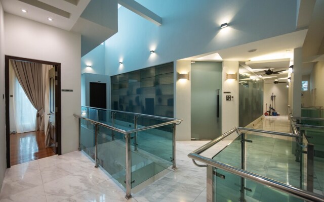 25000sqft Grand Luxe Villa PJ 13BR 42Pax