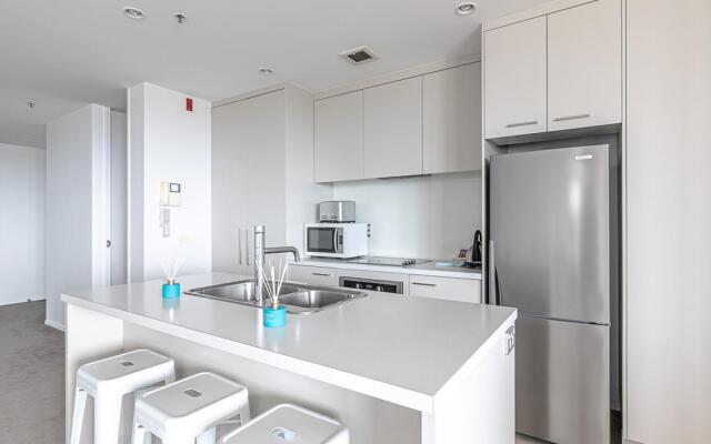 Beautiful Sky Tower View Home W/ Free Parking
