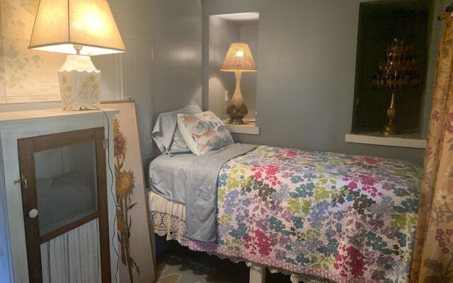 Nature Coast Inn and Cottages