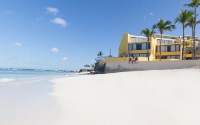 Blue Water Resort At Cable Beach