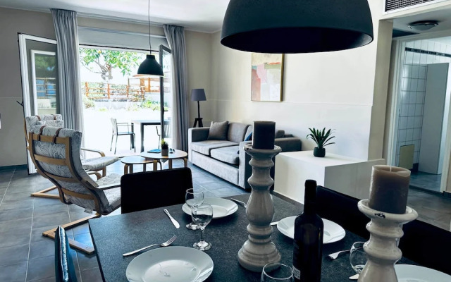 Lifeguard Beachfront - Luxury Flat, 30meters From Sea
