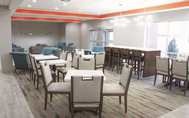 La Quinta Inn & Suites by Wyndham Pittsburg