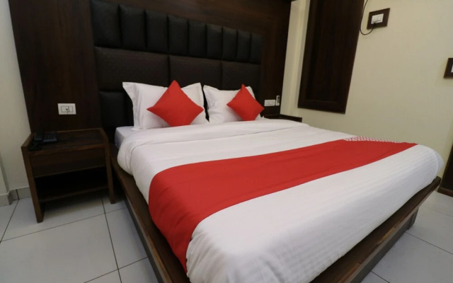 OYO 30559 Center Point