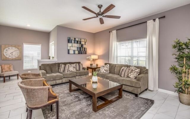 3097pequod 5 Bedroom Townhouse by RedAwning