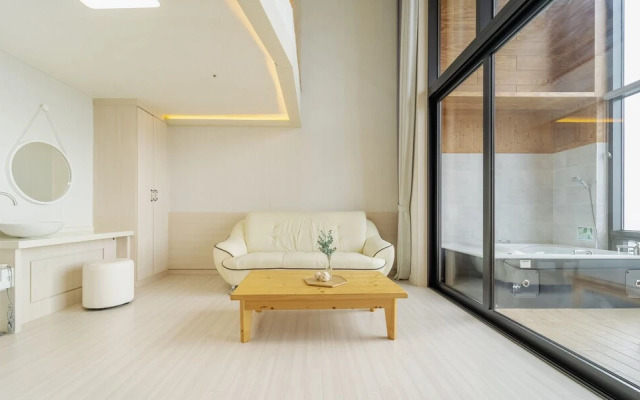 Yeosu Sunset Hostel and Pension