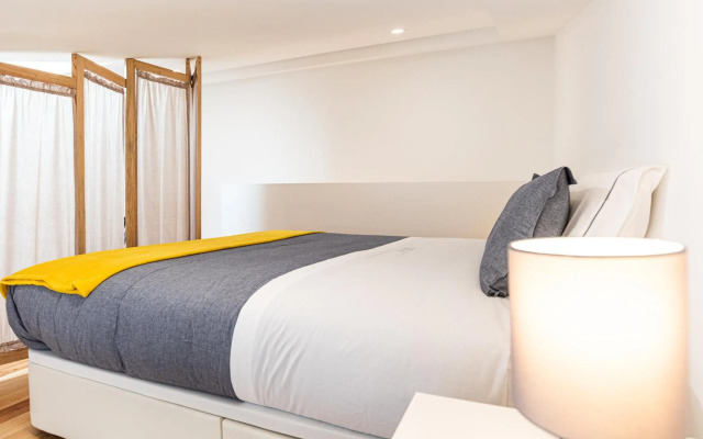 Alvaro's Charming Loft by MP