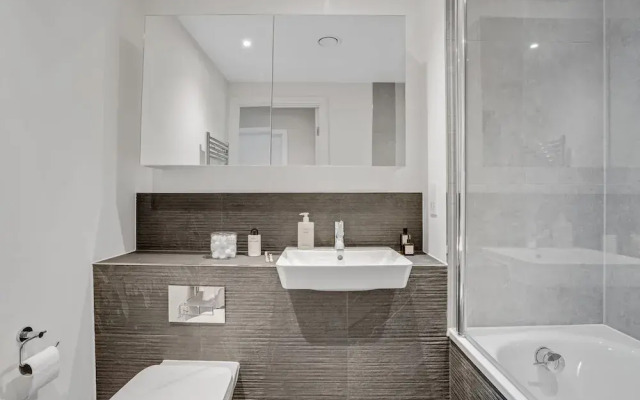 Chic One-bedroom Apartment Near Stratford