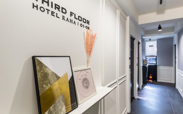 University of Foreign Life Hotel Raha