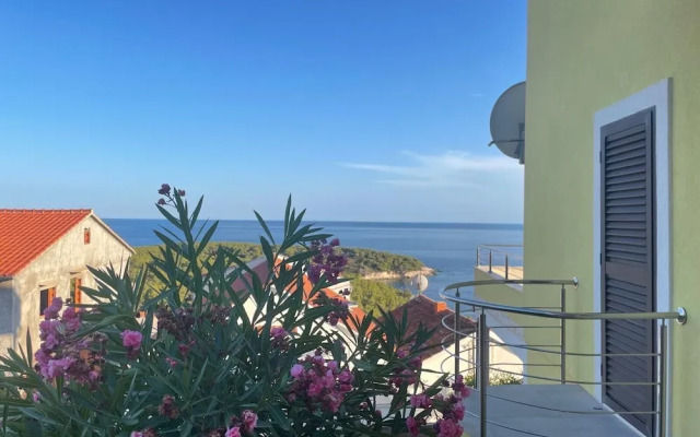 Sunrise Sunset Seaview Walk to Vis Iconic Beaches