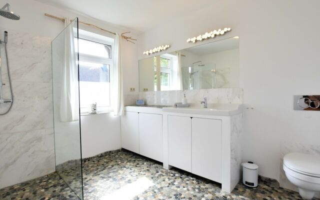 Charming Holiday Home in Am Salzhaff With Terrace and Garden