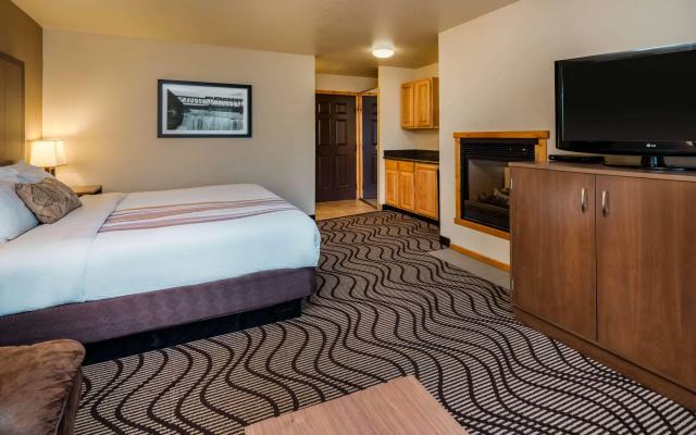 Best Western Plus Riverfront Hotel & Suites