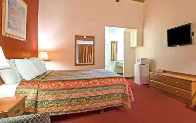 Rodeway Inn Fallbrook Downtown