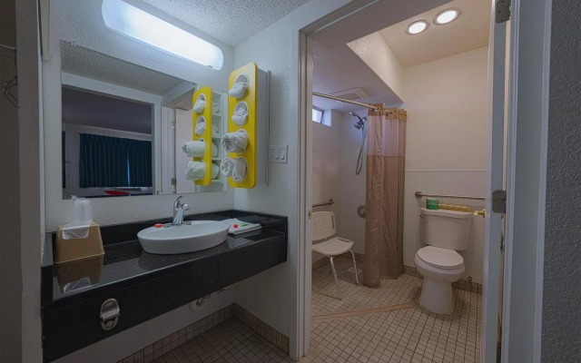 OYO Hotel St. Helens, OR