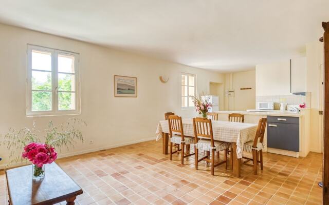 Secluded Holiday Home in Rustrel With Swimming Pool