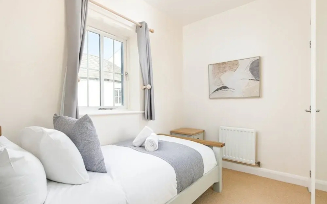 Seaview 2-bed With Private Parking, Portishead