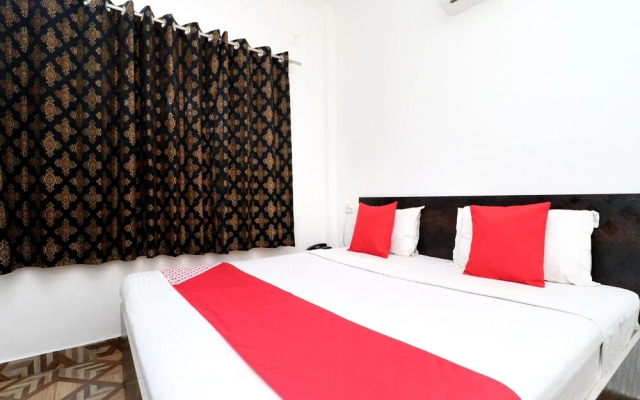 Oyo 35878 Hotel G Glossy