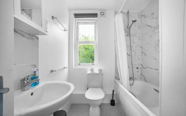 Stylish Stay 2-bed by Tower of London