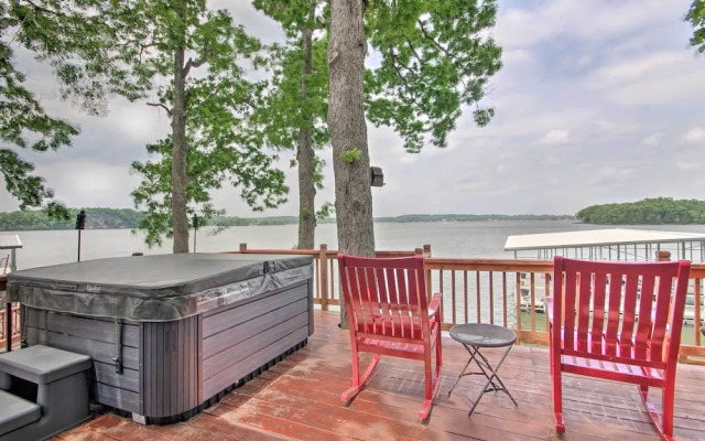 Private Dock: Waterfront Lake Ozark Home!