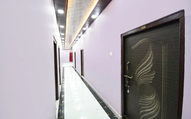 Fabhotel Geeta Bhawan