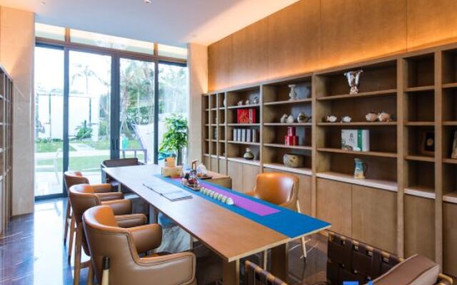 Twin Moon Bay Xianghai Hot Spring Holiday Hotel