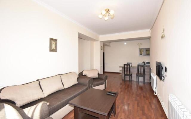 Mashtoc33 New apartment Yerevan center