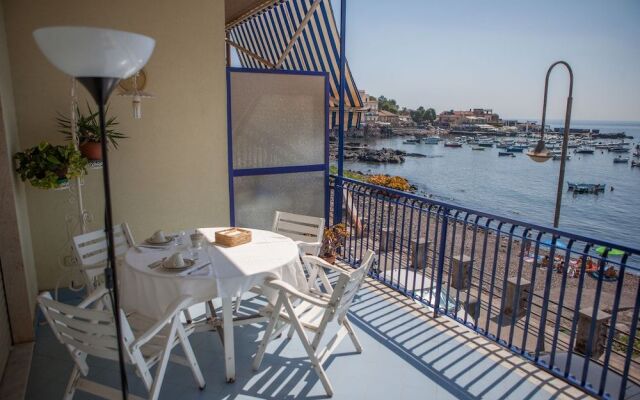 Un Tuffo Nella Baia Di Capomulini