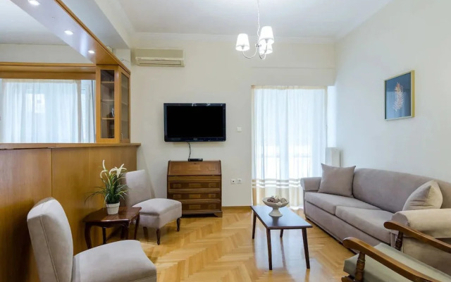 Classy 2 bedroom apartment near Acropolis & Metro