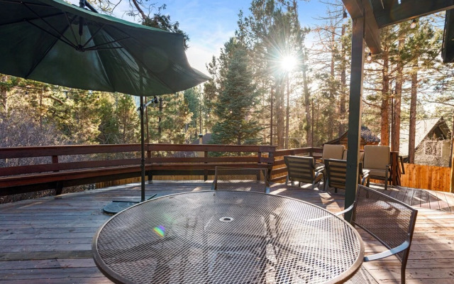 The Hideaway - Enchanting Custom Log-style Home Nestled High In The Pines! Great Room Features! 2 Bedroom Cabin