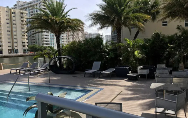 Beachwalk Beautiful Studio With Beach Club