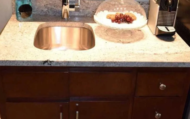 Evas Escape at Gardenia Inn