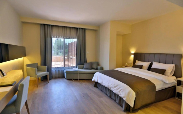 ALQasr Metropole Hotel