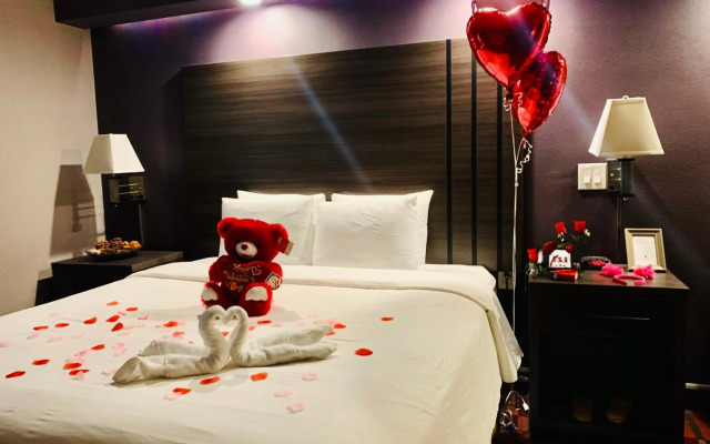 GreenTree Inn & Suites Alhambra