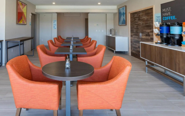 Holiday Inn Express & Suites Englewood Denver South by IHG