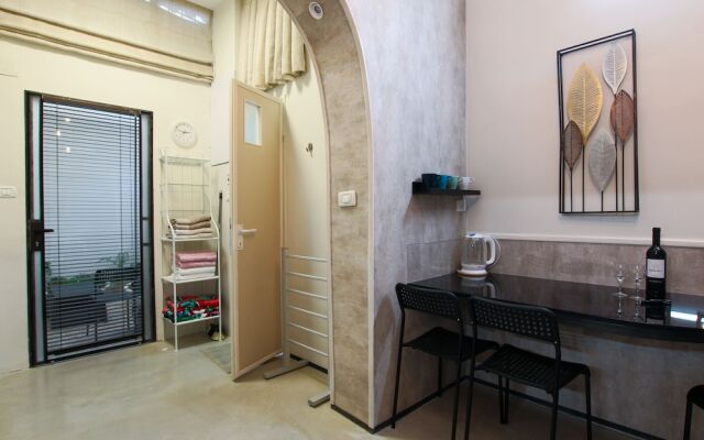 Modern Central Studio 5 min to Beach