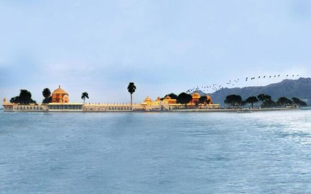 Jagmandir Island Palace